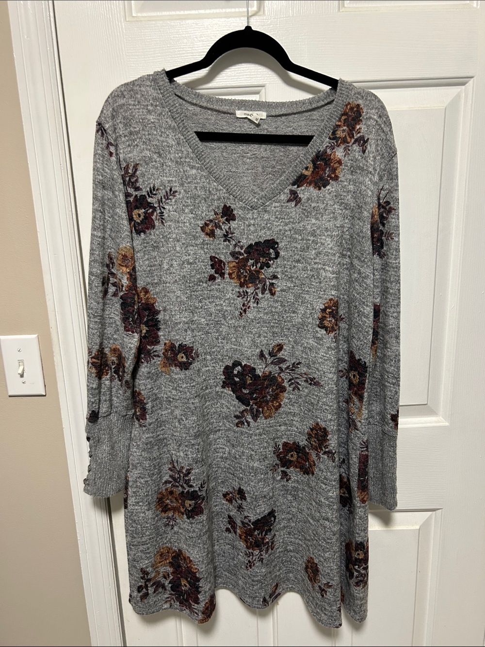 Maurices Grey V-Neck Long Sleeve Floral Tunic Dress